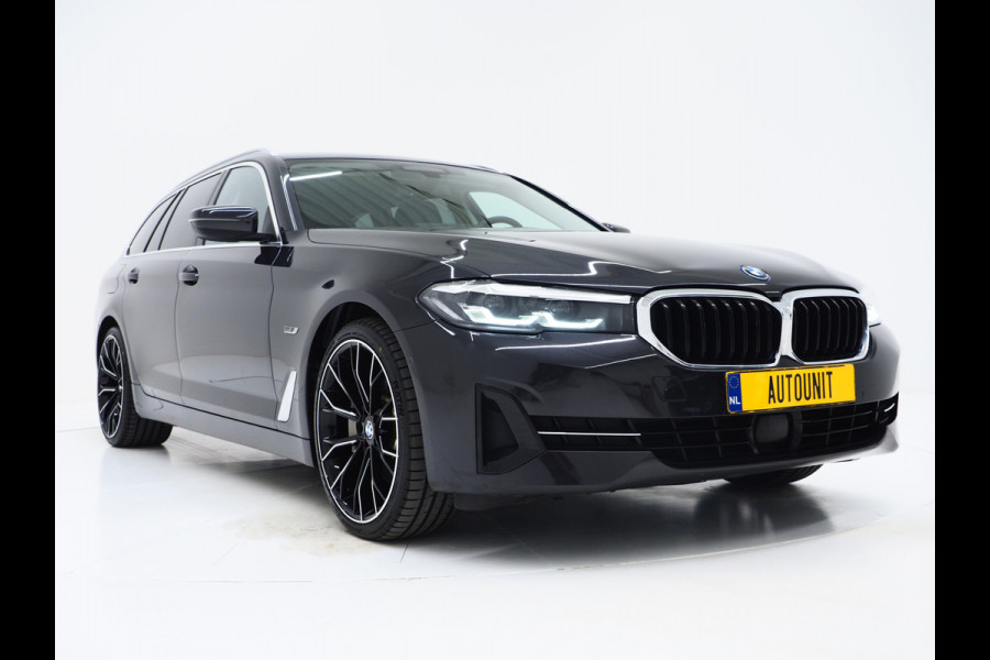 BMW 5 Serie Touring 530e | Leder | Memory | Stoelventilatie | Adaptive Cruise | Camera | Sfeerlicht | Dodehoek