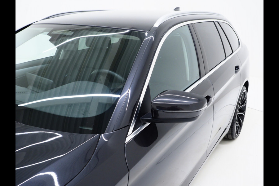BMW 5 Serie Touring 530e | Leder | Memory | Stoelventilatie | Adaptive Cruise | Camera | Sfeerlicht | Dodehoek