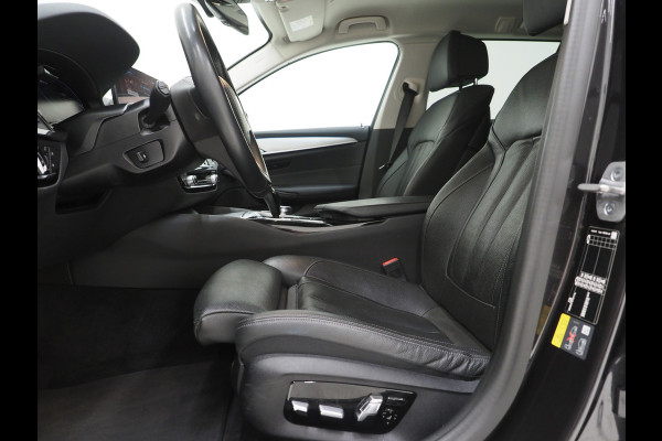 BMW 5 Serie Touring 530e | Leder | Memory | Stoelventilatie | Adaptive Cruise | Camera | Sfeerlicht | Dodehoek