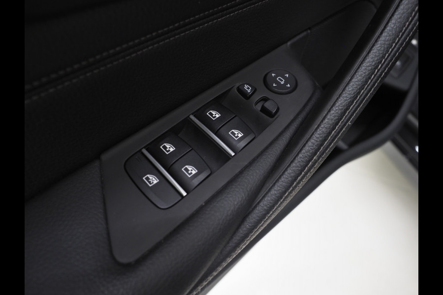 BMW 5 Serie Touring 530e | Leder | Memory | Stoelventilatie | Adaptive Cruise | Camera | Sfeerlicht | Dodehoek
