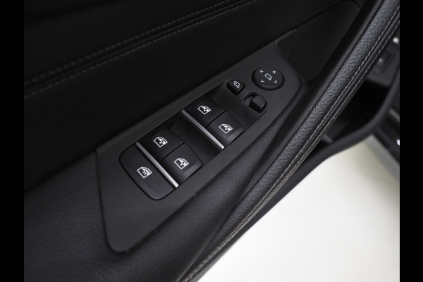 BMW 5 Serie Touring 530e | Leder | Memory | Stoelventilatie | Adaptive Cruise | Camera | Sfeerlicht | Dodehoek