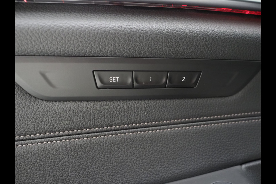 BMW 5 Serie Touring 530e | Leder | Memory | Stoelventilatie | Adaptive Cruise | Camera | Sfeerlicht | Dodehoek