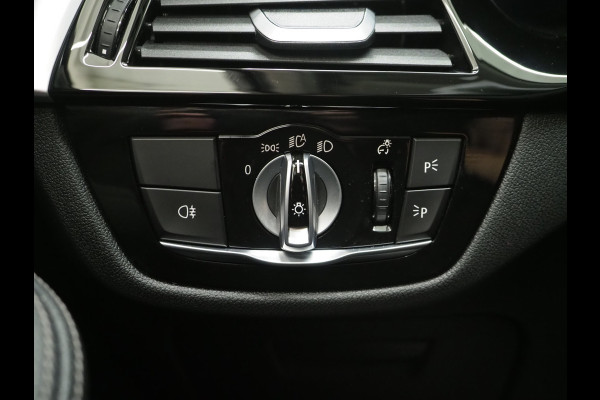 BMW 5 Serie Touring 530e | Leder | Memory | Stoelventilatie | Adaptive Cruise | Camera | Sfeerlicht | Dodehoek
