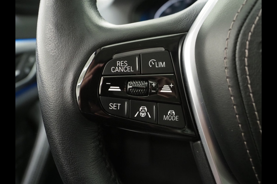 BMW 5 Serie Touring 530e | Leder | Memory | Stoelventilatie | Adaptive Cruise | Camera | Sfeerlicht | Dodehoek