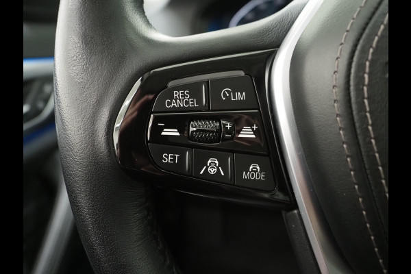 BMW 5 Serie Touring 530e | Leder | Memory | Stoelventilatie | Adaptive Cruise | Camera | Sfeerlicht | Dodehoek