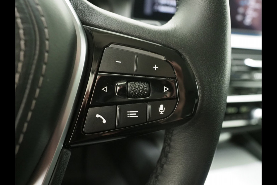 BMW 5 Serie Touring 530e | Leder | Memory | Stoelventilatie | Adaptive Cruise | Camera | Sfeerlicht | Dodehoek