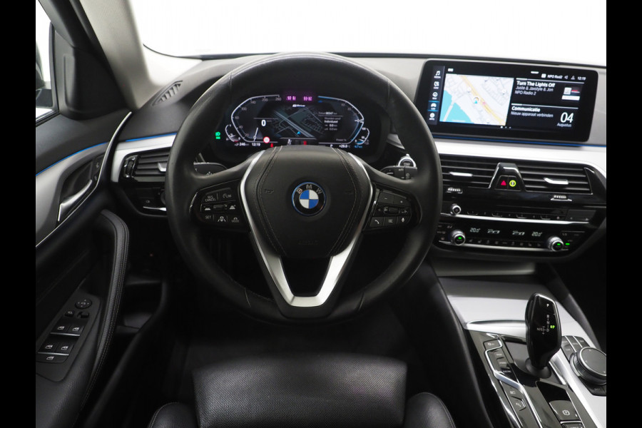 BMW 5 Serie Touring 530e | Leder | Memory | Stoelventilatie | Adaptive Cruise | Camera | Sfeerlicht | Dodehoek