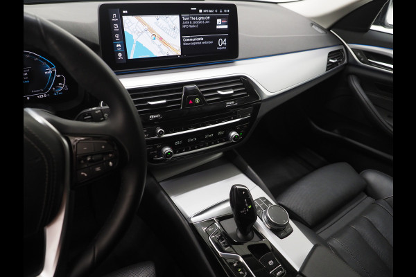 BMW 5 Serie Touring 530e | Leder | Memory | Stoelventilatie | Adaptive Cruise | Camera | Sfeerlicht | Dodehoek