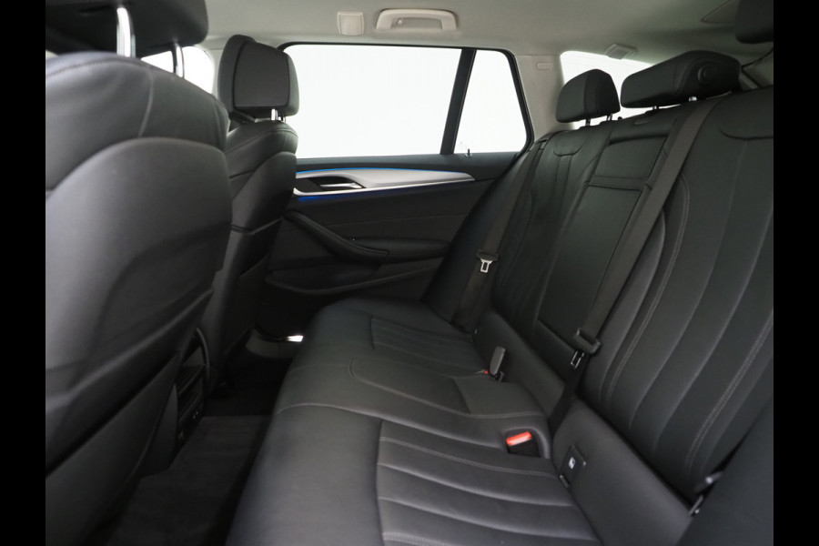 BMW 5 Serie Touring 530e | Leder | Memory | Stoelventilatie | Adaptive Cruise | Camera | Sfeerlicht | Dodehoek