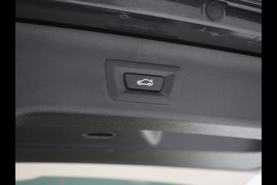 BMW 5 Serie Touring 530e | Leder | Memory | Stoelventilatie | Adaptive Cruise | Camera | Sfeerlicht | Dodehoek