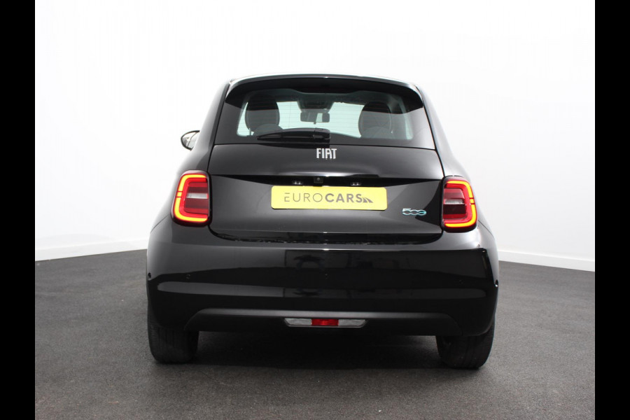 Fiat 500E Urban 42 kWh Airco Climatronic 360 Camera Stoelverwarming Keyless Wireless CarPlay Dodehoek Assistant 85 kW Charger Actieradius 320km WLTP