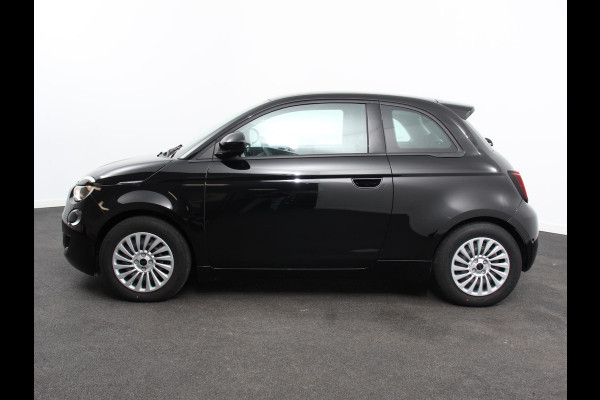 Fiat 500E Urban 42 kWh Airco Climatronic 360 Camera Stoelverwarming Keyless Wireless CarPlay Dodehoek Assistant 85 kW Charger Actieradius 320km WLTP