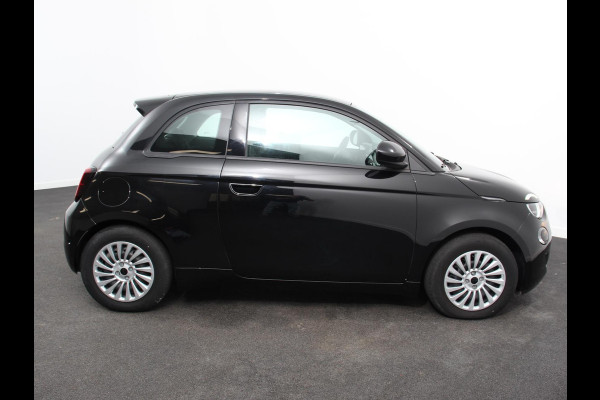 Fiat 500E Urban 42 kWh Airco Climatronic 360 Camera Stoelverwarming Keyless Wireless CarPlay Dodehoek Assistant 85 kW Charger Actieradius 320km WLTP