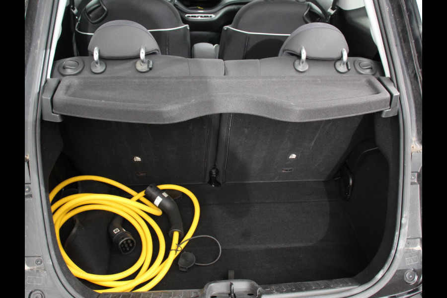 Fiat 500E Urban 42 kWh Airco Climatronic 360 Camera Stoelverwarming Keyless Wireless CarPlay Dodehoek Assistant 85 kW Charger Actieradius 320km WLTP