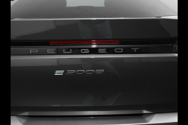 Peugeot E-3008 210 GT-Line Automaat Climate control Adaptieve cruise control 360 camera Keyless Apple Carplay/ Android auto Led Verwarmde voorstoelen Stuurverwarming Parkeersensoren Navigatie Afneembare Trekhaak