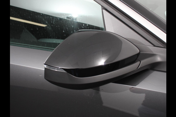 Peugeot E-3008 210 GT-Line Automaat Climate control Adaptieve cruise control 360 camera Keyless Apple Carplay/ Android auto Led Verwarmde voorstoelen Stuurverwarming Parkeersensoren Navigatie Afneembare Trekhaak