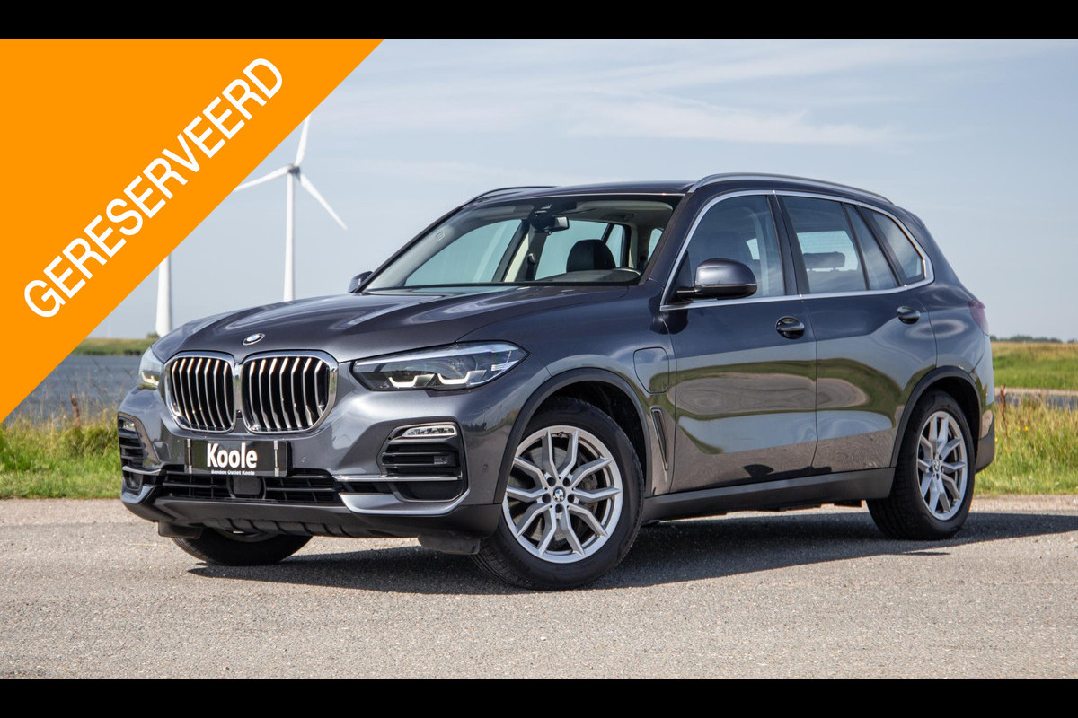 BMW X5 xDrive45e High Executive CARPLAY / CAMERA / DEALER ONDERHOUDEN / ZWART LEER / STOELVERWARMING / TREKHAAK
