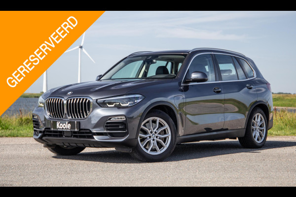 BMW X5 xDrive45e High Executive CARPLAY / CAMERA / DEALER ONDERHOUDEN / ZWART LEER / STOELVERWARMING / TREKHAAK