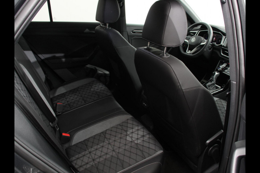 Volkswagen T-Roc 1.5 TSI 150pk Automaat R-Line Edition Navigatie Apple Carplay/Android Auto Camera Climate Control Electrisch te openen achterklep Dab Verwarmbare stoelen