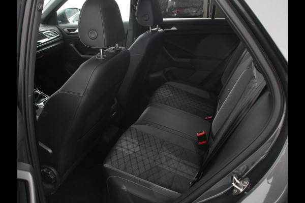 Volkswagen T-Roc 1.5 TSI 150pk Automaat R-Line Edition Navigatie Apple Carplay/Android Auto Camera Climate Control Electrisch te openen achterklep Dab Verwarmbare stoelen