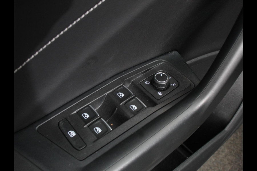 Volkswagen T-Roc 1.5 TSI 150pk Automaat R-Line Edition Navigatie Apple Carplay/Android Auto Camera Climate Control Electrisch te openen achterklep Dab Verwarmbare stoelen