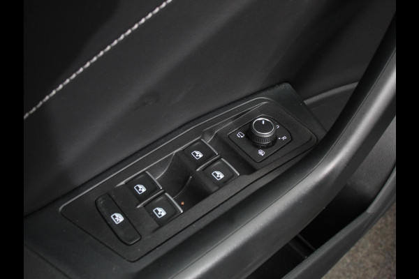 Volkswagen T-Roc 1.5 TSI 150pk Automaat R-Line Edition Navigatie Apple Carplay/Android Auto Camera Climate Control Electrisch te openen achterklep Dab Verwarmbare stoelen