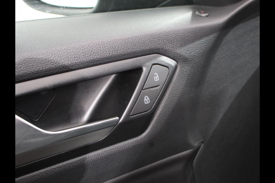Volkswagen T-Roc 1.5 TSI 150pk Automaat R-Line Edition Navigatie Apple Carplay/Android Auto Camera Climate Control Electrisch te openen achterklep Dab Verwarmbare stoelen