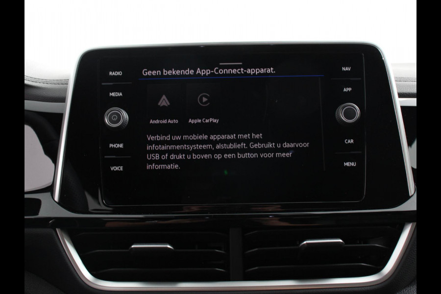 Volkswagen T-Roc 1.5 TSI 150pk Automaat R-Line Edition Navigatie Apple Carplay/Android Auto Camera Climate Control Electrisch te openen achterklep Dab Verwarmbare stoelen