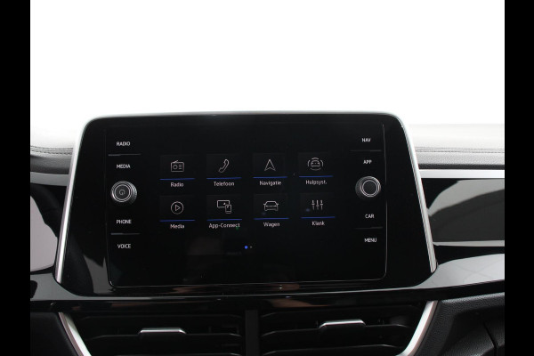 Volkswagen T-Roc 1.5 TSI 150pk Automaat R-Line Edition Navigatie Apple Carplay/Android Auto Camera Climate Control Electrisch te openen achterklep Dab Verwarmbare stoelen