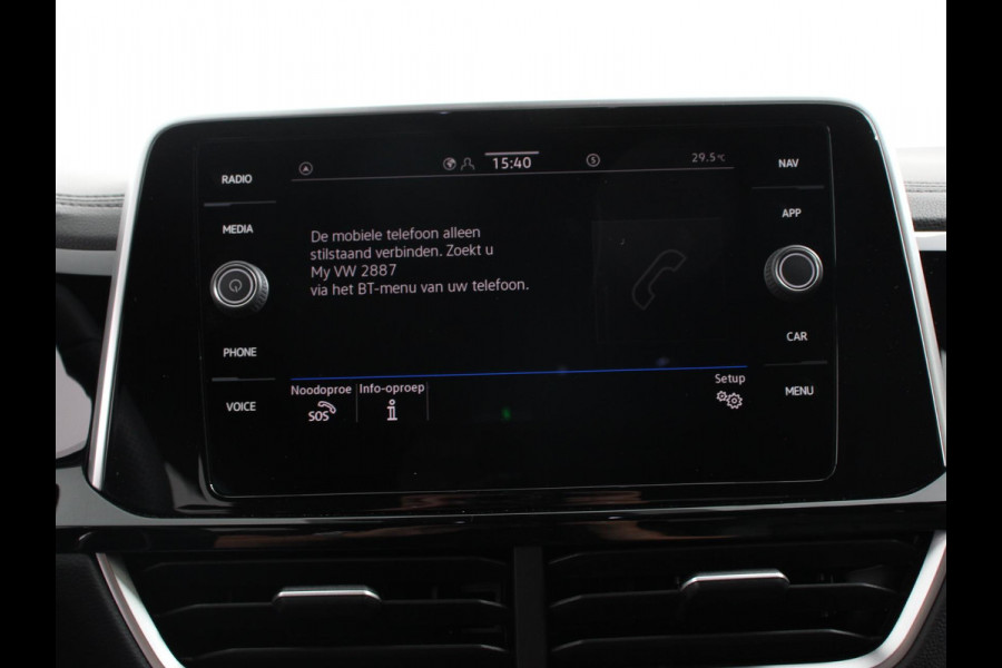 Volkswagen T-Roc 1.5 TSI 150pk Automaat R-Line Edition Navigatie Apple Carplay/Android Auto Camera Climate Control Electrisch te openen achterklep Dab Verwarmbare stoelen