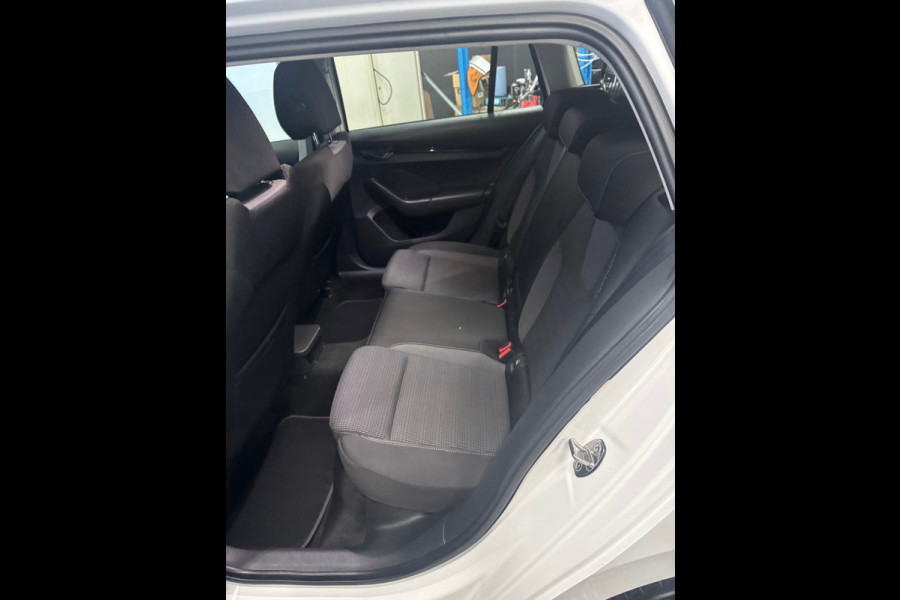 Škoda Octavia Combi 1.0 e-TSI Business Edition Plus Automaat | Navi | Clima | PDC