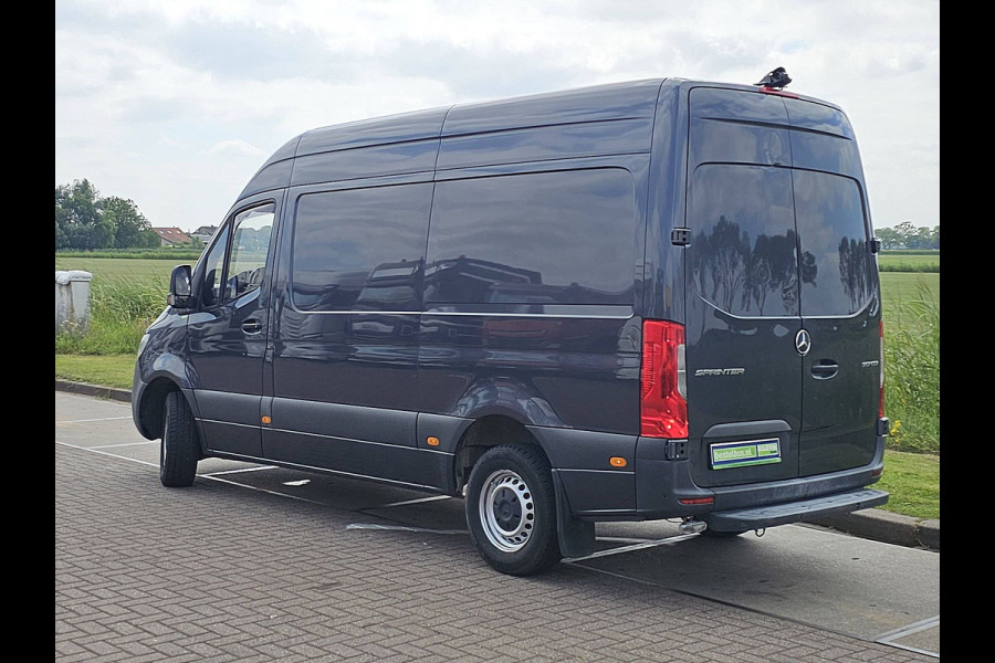 Mercedes-Benz Sprinter 317 1.9 CDI L2H2 RWD L2H2 Automaat MBUX Airco Cruise Control Camera Parkeersensoren Stoelverwarming