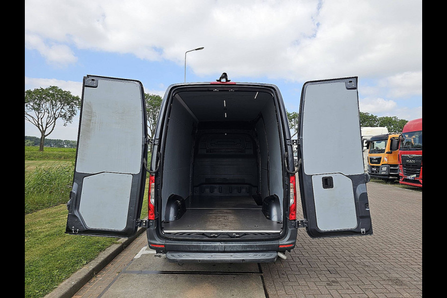 Mercedes-Benz Sprinter 317 1.9 CDI L2H2 RWD L2H2 Automaat MBUX Airco Cruise Control Camera Parkeersensoren Stoelverwarming