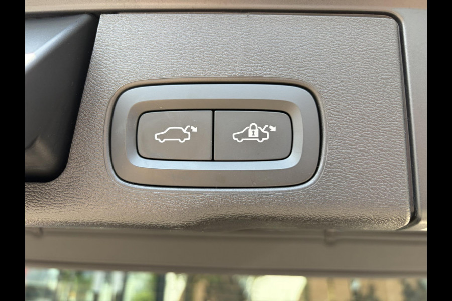 Volvo XC60 Plug-In Hybrid AWD T6 Plus Dark recharge ADAPT. CRUISE CONTROL | TREKHAAK | STUUR & STOEL VERWARMING | PANORAMA DAK | 360 GRADEN CAMERA | ELEK. STOELEN MET GEHEUGEN | HARMAN/KARDON AUDIO