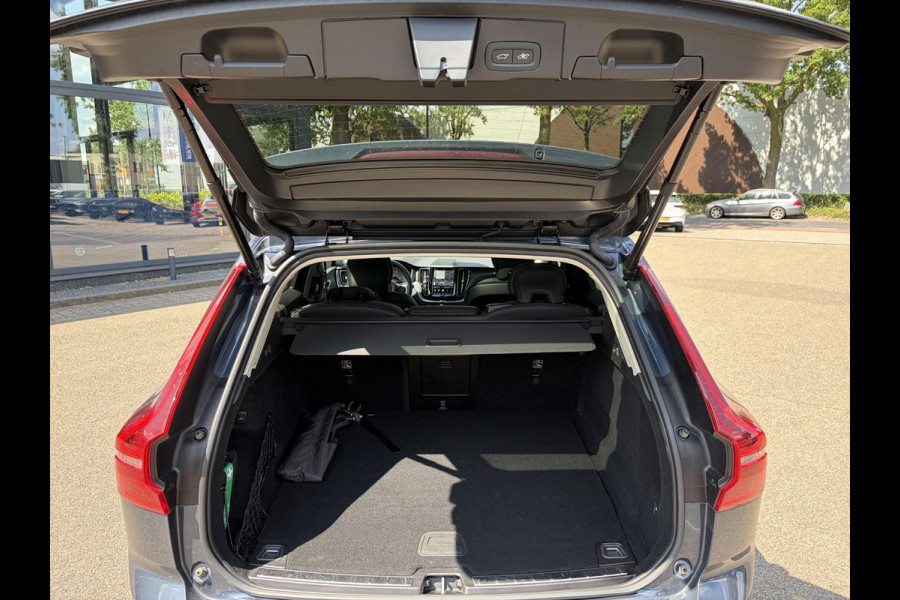 Volvo XC60 Plug-In Hybrid AWD T6 Plus Dark recharge ADAPT. CRUISE CONTROL | TREKHAAK | STUUR & STOEL VERWARMING | PANORAMA DAK | 360 GRADEN CAMERA | ELEK. STOELEN MET GEHEUGEN | HARMAN/KARDON AUDIO