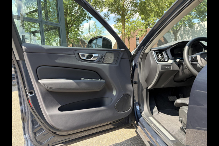 Volvo XC60 Plug-In Hybrid AWD T6 Plus Dark recharge ADAPT. CRUISE CONTROL | TREKHAAK | STUUR & STOEL VERWARMING | PANORAMA DAK | 360 GRADEN CAMERA | ELEK. STOELEN MET GEHEUGEN | HARMAN/KARDON AUDIO