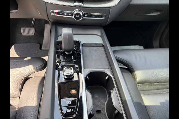 Volvo XC60 Plug-In Hybrid AWD T6 Plus Dark recharge ADAPT. CRUISE CONTROL | TREKHAAK | STUUR & STOEL VERWARMING | PANORAMA DAK | 360 GRADEN CAMERA | ELEK. STOELEN MET GEHEUGEN | HARMAN/KARDON AUDIO