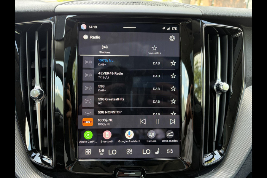Volvo XC60 Plug-In Hybrid AWD T6 Plus Dark recharge ADAPT. CRUISE CONTROL | TREKHAAK | STUUR & STOEL VERWARMING | PANORAMA DAK | 360 GRADEN CAMERA | ELEK. STOELEN MET GEHEUGEN | HARMAN/KARDON AUDIO
