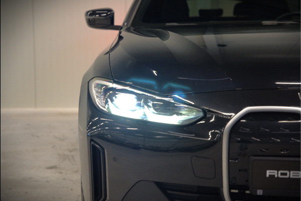 BMW i4 eDrive40 84 kWh | Stoelverwarming | Stuurverwarming | Apple Carplay | Adaptive Cruise Control | Memory Seat | Trekhaak | Camera | Parkeersensoren | Navigatie | Ambiance Verlichting | HIFI | SOH 96.52% |
