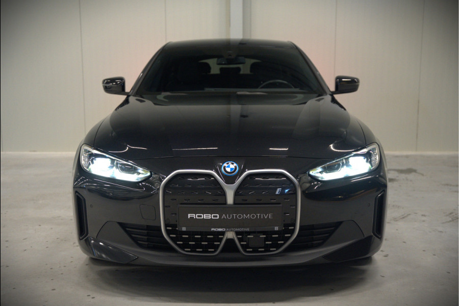 BMW i4 eDrive40 84 kWh | Stoelverwarming | Stuurverwarming | Apple Carplay | Adaptive Cruise Control | Memory Seat | Trekhaak | Camera | Parkeersensoren | Navigatie | Ambiance Verlichting | HIFI | SOH 96.52% |