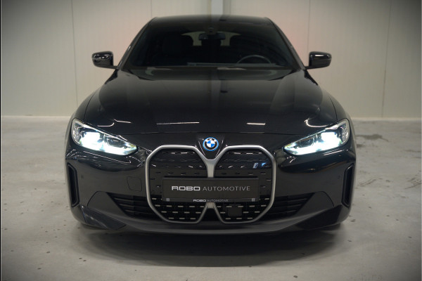 BMW i4 eDrive40 84 kWh | Stoelverwarming | Stuurverwarming | Apple Carplay | Adaptive Cruise Control | Memory Seat | Trekhaak | Camera | Parkeersensoren | Navigatie | Ambiance Verlichting | HIFI | SOH 96.52% |