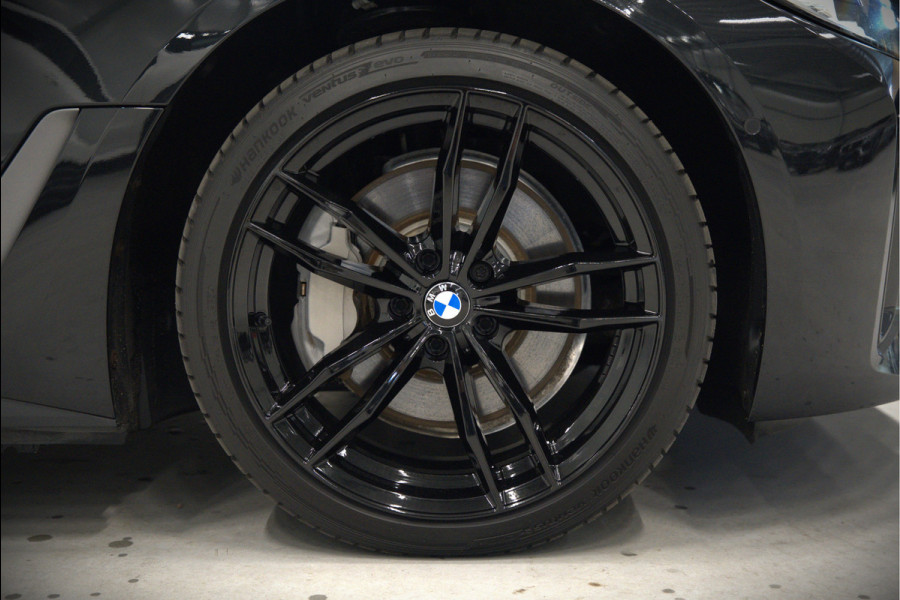 BMW i4 eDrive40 84 kWh | Stoelverwarming | Stuurverwarming | Apple Carplay | Adaptive Cruise Control | Memory Seat | Trekhaak | Camera | Parkeersensoren | Navigatie | Ambiance Verlichting | HIFI | SOH 96.52% |