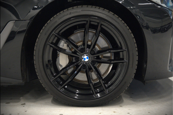 BMW i4 eDrive40 84 kWh | Stoelverwarming | Stuurverwarming | Apple Carplay | Adaptive Cruise Control | Memory Seat | Trekhaak | Camera | Parkeersensoren | Navigatie | Ambiance Verlichting | HIFI | SOH 96.52% |