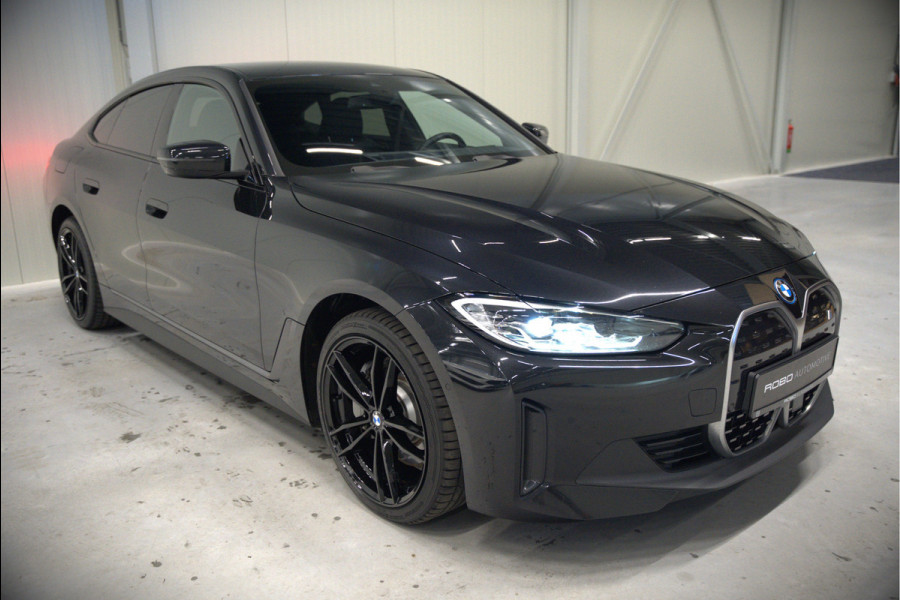 BMW i4 eDrive40 84 kWh | Stoelverwarming | Stuurverwarming | Apple Carplay | Adaptive Cruise Control | Memory Seat | Trekhaak | Camera | Parkeersensoren | Navigatie | Ambiance Verlichting | HIFI | SOH 96.52% |