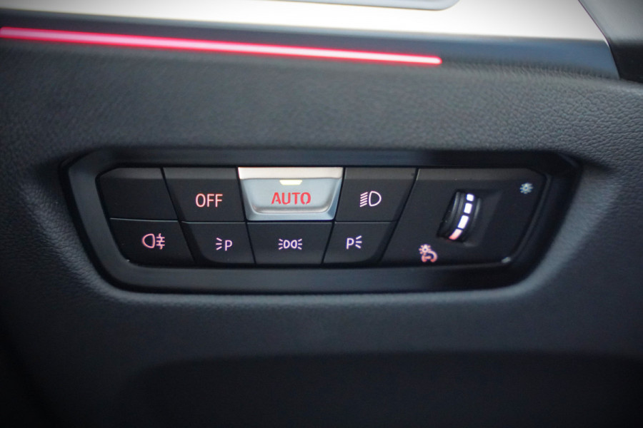BMW i4 eDrive40 84 kWh | Stoelverwarming | Stuurverwarming | Apple Carplay | Adaptive Cruise Control | Memory Seat | Trekhaak | Camera | Parkeersensoren | Navigatie | Ambiance Verlichting | HIFI | SOH 96.52% |