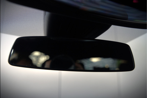 BMW i4 eDrive40 84 kWh | Stoelverwarming | Stuurverwarming | Apple Carplay | Adaptive Cruise Control | Memory Seat | Trekhaak | Camera | Parkeersensoren | Navigatie | Ambiance Verlichting | HIFI | SOH 96.52% |