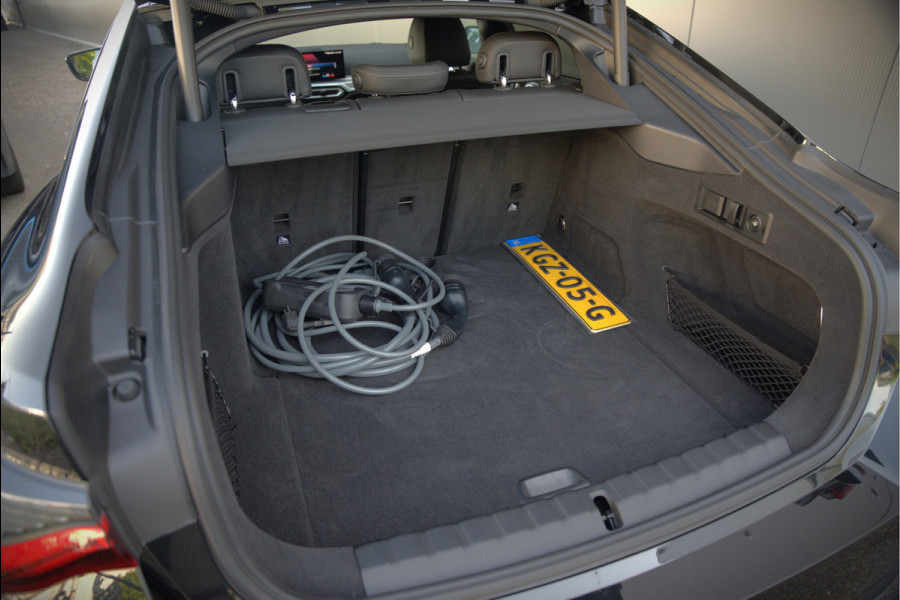 BMW i4 eDrive40 84 kWh | Stoelverwarming | Stuurverwarming | Apple Carplay | Adaptive Cruise Control | Memory Seat | Trekhaak | Camera | Parkeersensoren | Navigatie | Ambiance Verlichting | HIFI | SOH 96.52% |