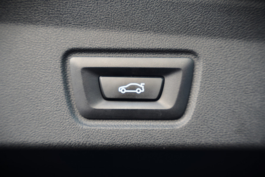 BMW i4 eDrive40 84 kWh | Stoelverwarming | Stuurverwarming | Apple Carplay | Adaptive Cruise Control | Memory Seat | Trekhaak | Camera | Parkeersensoren | Navigatie | Ambiance Verlichting | HIFI | SOH 96.52% |