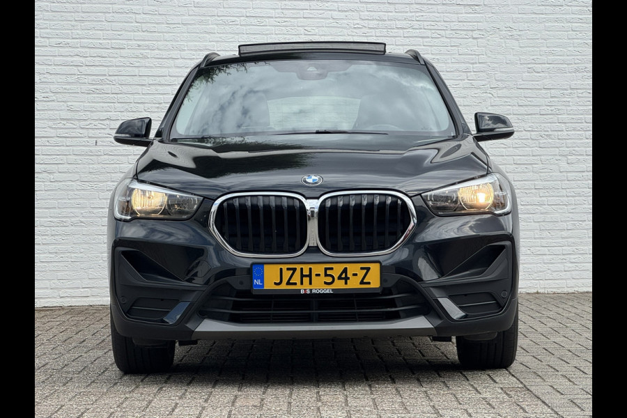 BMW X1 SDrive 1.8i High Executive Head Up display Climate Cruise Pano Leer Navi PDC voor en achter