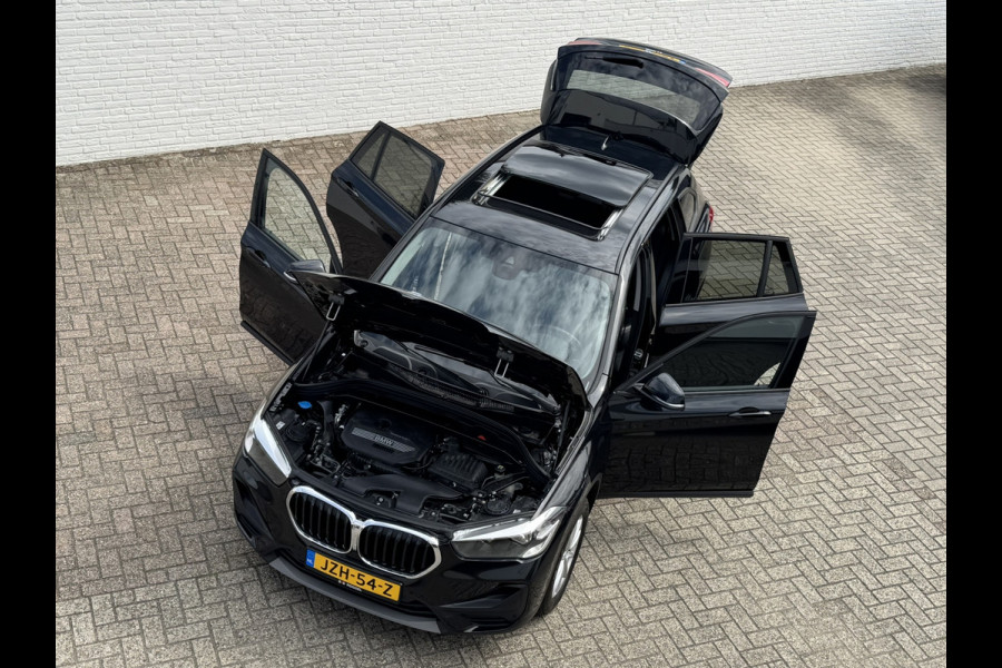 BMW X1 SDrive 1.8i High Executive Head Up display Climate Cruise Pano Leer Navi PDC voor en achter